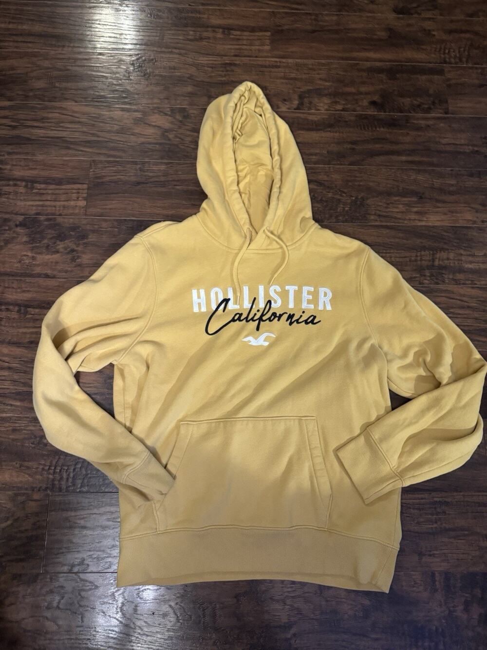 Hollister California Men's Yellow Pullover Fleece Hoodie Graphic Logo Pockets XL
